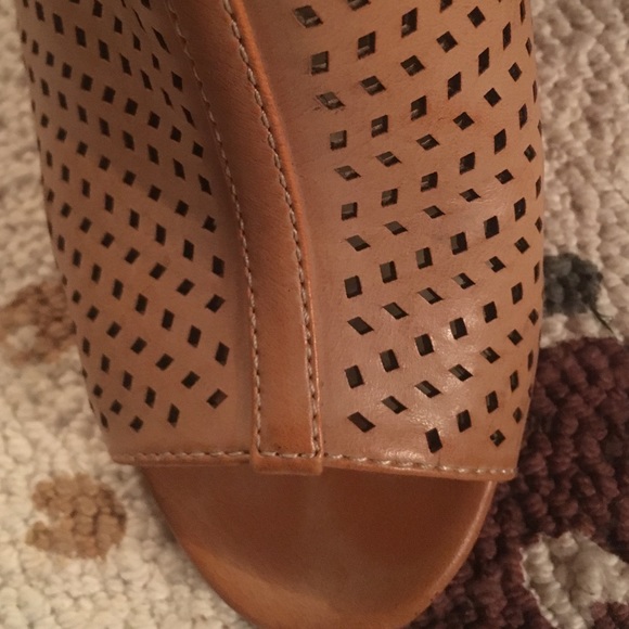 Open toed booties - Picture 3 of 4